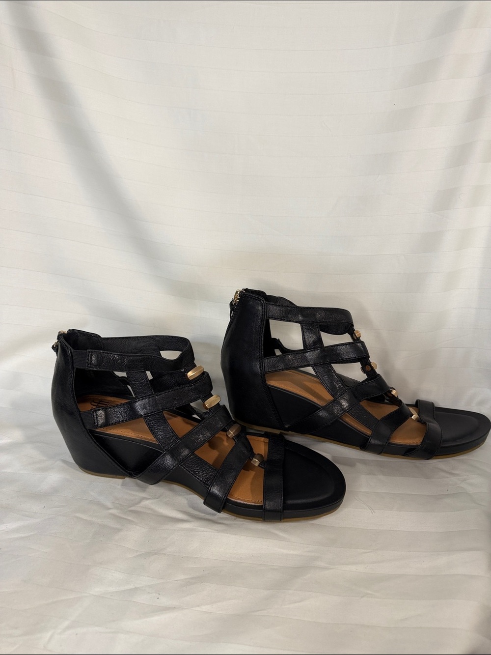 Söfft Black Leather Gladiator Wedge Sandals Gold Hardware - Size 10 - Picture 5 of 12